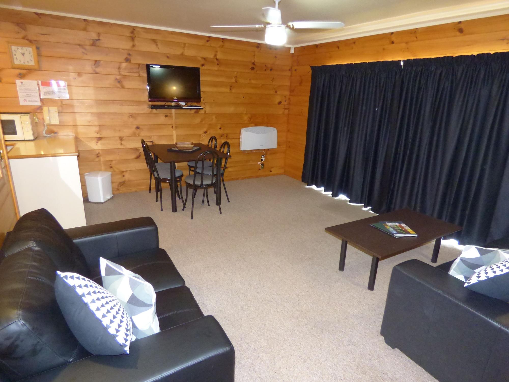Cedarwood Lakeside Motel & Conference Venue Rotorua Exterior photo